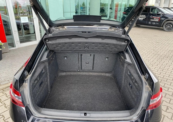 Skoda Superb cena 94500 przebieg: 113957, rok produkcji 2018 z Nowe Skalmierzyce małe 277